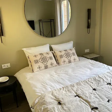 Le Grand 1er Hotel 2*